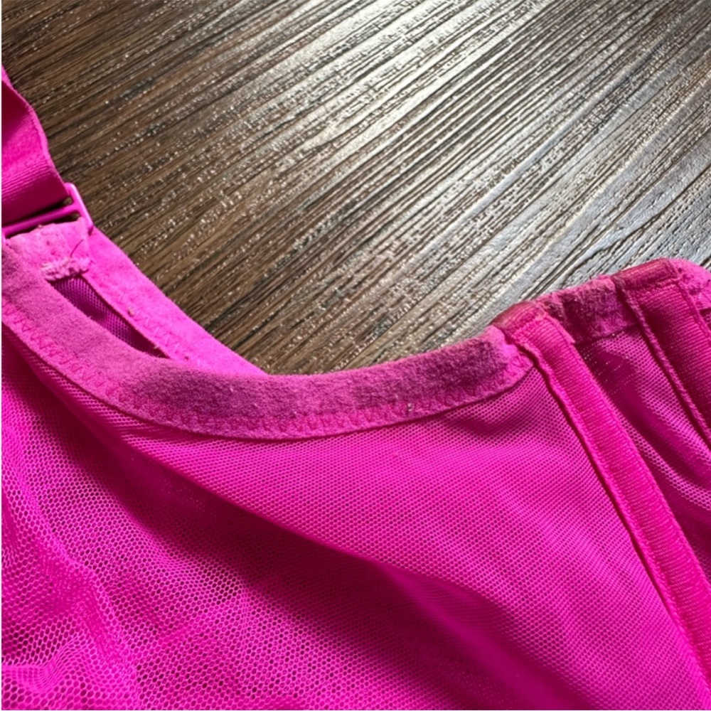 42DD Skims Fuschia Ultra Fine Mesh
RARE Bra EUC - Picture 7 of 9